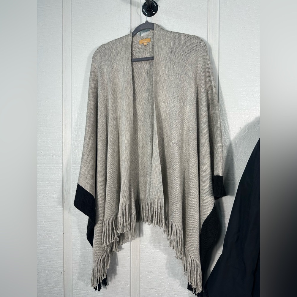 TakaraTan and Black Sweater Poncho Size Small/Medium EUC